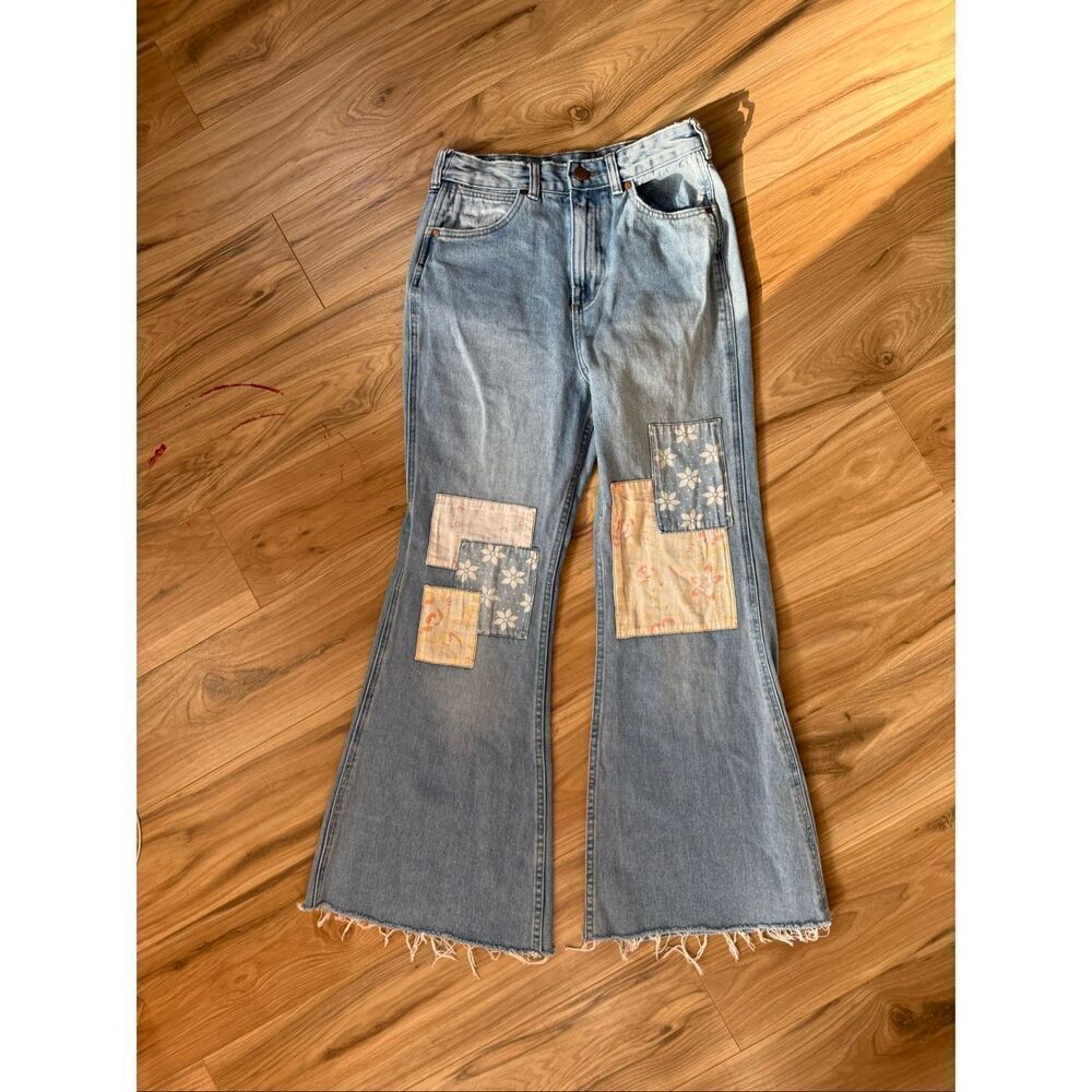 Billabong x Wrangler Womens True Blue Floral Patchwork Super Flare Jeans Size 28 - Picture 12 of 13